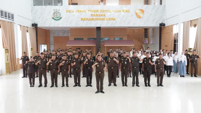 Kejaksaan Tinggi Kepulauan Riau (Kejati Kepri) melaksanakan Upacara Peringatan Hari Anti Korupsi Sedunia (Hakordia) 2024 di Aula Sasana Baharuddin Lopa, Senin (9/12/2024).f, Kejati Kepri
