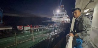 Bakamla RI Selamatkan Kapal Mongolia Alami Kerusakan di Perairan Tanjung Berakit Kapal Negara (KN) Tanjung Datu-301 milik Bakamla RI berhasil menyelamatkan kapal berbendera Mongolia, MT Nautica Mersing yang hanyut akibat rantai jangkar putus dan kerusakan mesin di Perairan Tanjung Berakit, Kepri, Selasa (10/12/2024) f, Humas Bakamla RI