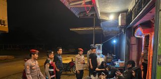 Ops Pekat Seligi 2024, Polresta Tanjungpinang Periksa Tempat Hiburan Malam di Bintan Plaza Polresta Tanjungpinang melaksanakan operasi Pekat Seligi 2024 ke tempat hiburan malam di Bintan Plaza, Kamis (12/12/2024) malam. F, Polresta Tanjungpinang