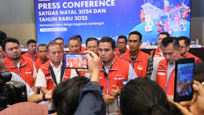 Executive General Manager Pertamina Patra Niaga Regional Sumbagut, Freddy Anwar, saat Press Conference Satgas Nataru Pertamina Patra Niaga Regional Sumbagut 2024 di Medan, Jumat (13/12) f, Pertamina