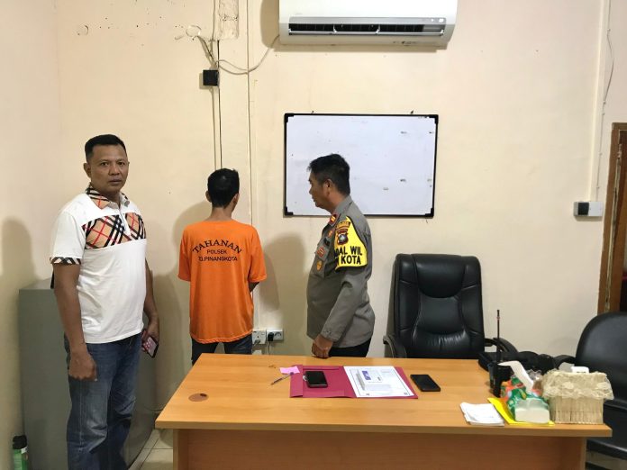 Seorang Residivis Pencurian warga Anambas berinisal A (46) yang merupakan pecatan PNS kembali ditangkap oleh personel Unit Reskrim Polsek Tanjungpinang Kota Polresta Tanjungpinang, Minggu (15/12/2024). F, Polsek Tpi Kota