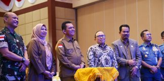 Gubernur Ansar Serahkan DIPA dan TKD Kepri 2025 Sebesar Rp15,94 Triliun Secara Digital Gubernur Kepulauan Riau Ansar Ahmad, menyerahkan Daftar Isian Pelaksanaan Anggaran (DIPA) dan Buku Daftar Alokasi Transfer ke Daerah (TKD) Tahun Anggaran 2025 untuk lingkup Provinsi Kepulauan Riau di Aula Wan Seri Beni, Dompak, Selasa (17/12), f, diskominfo Kepri