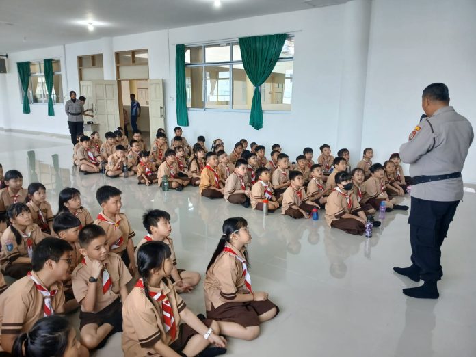 Sat Binmas Polresta Tanjungpinang menggelar sosialisasi anti kekerasan dilingkungan sekolah di SD Toan Hwa, Jalan Engku Putri, Kota Tanjungpinang, Kamis (19/12/2024). F, Polresta Tanjungpinang