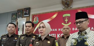 Jaksa Sahabat Guru, Kejari Tanjungpinang Pastikan Guru Nyaman Berkonsultasi, Hilangkan Rasa Takut dalam Pengelolaan Anggaran Dana BOS Kejaksaan Negeri (Kejari) Tanjungpinang melalui program “Jaksa Sahabat Guru” menegaskan komitmennya untuk mendampingi dan memberikan konsultasi hukum f, BI