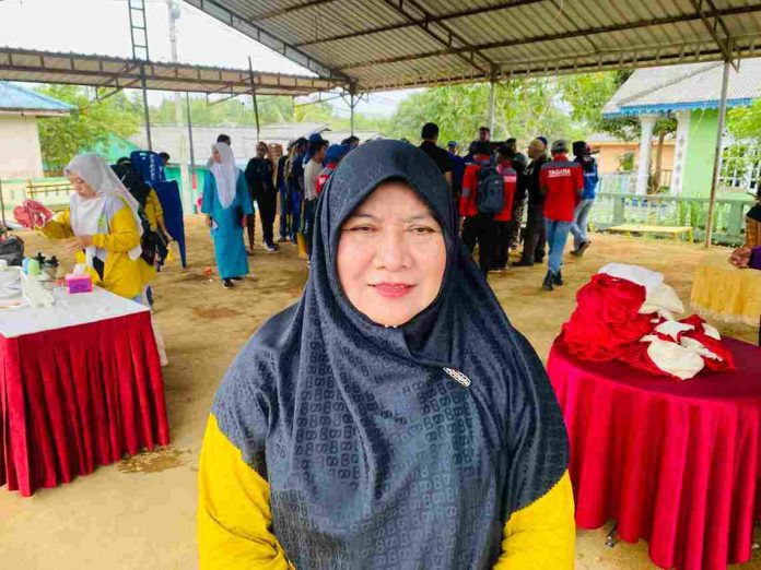 Dinas Sosial (Dinsos) Kota Tanjungpinang melaksanakan kerja bakti membersihkan lingkungan di Kampung Biram Dewa, Kelurahan Melayu Kota Piring, Kecamatan Tanjungpinang Timur, Jumat (20/12/2024). F, Dinsos Tanjungpinang