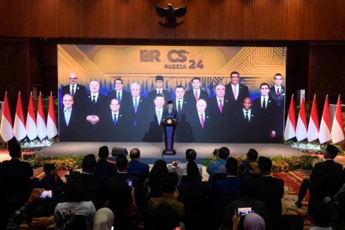 Menteri Luar Negeri Indonesia, Sugiono,dalam pidato tahunan pada acara Pernyataan Pers Tahunan Menteri Luar Negeri Republik Indonesia 2025, yang digelar di Ruang Nusantara, Kementerian Luar Negerii, Jumat (10/1/2025). F, Kemlu