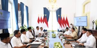 Presiden Prabowo Bahas Agenda Pemberdayaan Masyarakat dengan Menko Presiden Prabowo Subianto menerima menteri koordinator (Menko) dan sejumlah menteri di bawah Kementerian Koordinator Bidang Pemberdayaan Masyarakat di Istana Bogor, Jawa Barat, Jumat (03/01/2025). (Foto: BPMI Setpres/Cahyo)