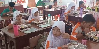 SDN 007 Bukit Bestari Sudah Terima Makanan Bergizi Gratis Sebanyak 112 siswa di SDN 007 Bukit Bestari menerima manfaat dari program pemberian makanan bergizi gratis Senin (6/1/2024). F, ist (humala)