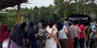 Bripka Zulhamsyah Gelar Razia Perut Lapar, Bantu Warga Kampung Kolam Meringankan Beban Lansia dan Anak-anak Bripka Zulhamsyah Putra, anggota Polresta Tanjungpinang, menggelar Razia Perut Lapar" (RPL) di Kampung Kolam, Jalan Salam Ujung, Jumat (3/1/2025). F, Polresta Tanjungpinang