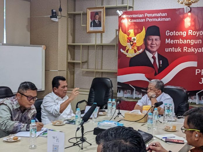 Gubernur Kepulauan Riau (Kepri), Ansar Ahmad, melakukan audiensi dengan Wakil Menteri Perumahan dan Kawasan Permukiman, Fahri Hamzah, di Jakarta, Jumat (3/1). F, diskominfo Kepri