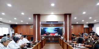Berikut Hasil Rakor Jaksa Agung Muda Bidang Pengawasan dengan Komisi Kejaksaan RI Kejaksaan Agung RI melaksanakan Rapat Koordinasi antara Jaksa Agung Muda Bidang Pengawasan (JAM PENGAWASAN) dengan Komisi Kejaksaan RI di Aula Jaksa Agung Muda Bidang Pengawasan, Jakarta, Senin (6/1/2025). F, Kejagung