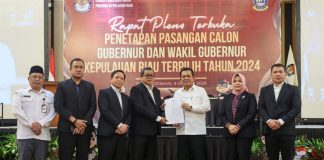 KPU Tetapkan Ansar-Nyanyang Gubernur dan Wakil Gubernur Kepri Terpilih Pilkada 2024 KPU Provinsi Kepulauan Riau resmi menetapkan pasangan calon Ansar Ahmad dan Nyanyang Haris Pratamura sebagai Gubernur dan Wakil Gubernur Kepri terpilih pada Pilkada 2024 berdasarkan hasil Rapat Pleno yang digelar KPU Kepri, di TCC Aston Tanjungpinang, Kamis (9/1). F, diskominfo Kepri