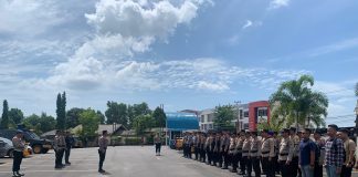 Polresta Tanjungpinang Amankan Rapat Pleno Terbuka Penetapan Pasangan Calon Walikota dan Wakil Walikota Tanjungpinang Pilkada 2024 Personel Polresta Tanjungpinang mengamankan berlangsungnya rapat pleno terbuka penetapan pasangan Calon Walikota dan Wakil Walikota Tanjungpinang periode 2025/2030, di Hotel CK Tanjungpinang, Kamis (9/1/2025) f, Polresta Tanjungpinang