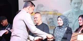 Bidhumas Polda Kepri Gandeng Konten Kreator dan Influencer Sebarkan Hal Positif Tentang Kepri Kabidhumas Polda Kepri menggelar pertemuan dengan sejumlah konten kreator dan influencer Kota Batam, di Meerhouse Resto and Bar Batam, Jumat (17/1/2025). Acara dipimpin Kabidhumas Polda Kepri Kombes. Pol. Zahwani Pandra Arsyad. F, Polda Kepri