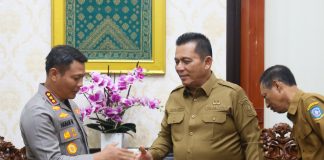 Ketua Pengadilan Tinggi dan Kapolresta Tanjungpinang Bersama-sama Kunjungi Gubernur Kepri Gubernur Kepulauan Riau, H. Ansar Ahmad, menerima kunjungan silaturahmi dari Ketua Pengadilan Tinggi Kepulauan Riau yang baru, H. Ahmad Shalihin, beserta rombongan, dan Kapolresta Tanjungpinang yang baru, Kombes Pol. Hamam Wahyudi, di Gedung Daerah, Tanjungpinang, Senin (20/2). F, diskominfo Kepri