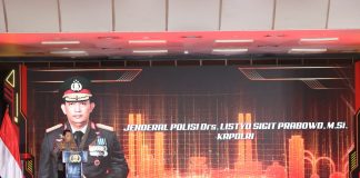 Kapolri Luncurkan Desk Ketenagakerjaan untuk Perlindungan Buruh dan Penyelesaian Sengketa Industri Kapolri Jenderal Polisi Drs. Listyo Sigit Prabowo meresmikan pembentukan Desk Ketenagakerjaan sebagai upaya memberikan perlindungan dan penyelesaian sengketa ketenagakerjaan di Indonesia. Senin (20/1/2025) f, Humas Polri