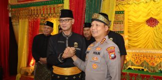 Silaturahmi Kapolresta Tanjungpinang yang Baru Perkuat Sinergi dengan LAM Kota Tanjungpinang Kapolresta Tanjungpinang Kombes Pol. Hamam Wahyudi, mendatangi Gedung LAM Kota Tanjungpinang dalam rangka silaturahmi, Rabu (22/1/2025). F, Polresta Tanjungpinang