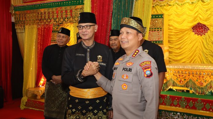 Kapolresta Tanjungpinang Kombes Pol. Hamam Wahyudi, mendatangi Gedung LAM Kota Tanjungpinang dalam rangka silaturahmi, Rabu (22/1/2025). F, Polresta Tanjungpinang