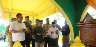 Menteri Koordinator Pemberdayaan Masyarakat Cak Imin Apresiasi Revitalisasi Pulau Penyengat Gubernur Kepulauan Riau H. Ansar Ahmad mendampingi Menteri Koordinator Bidang Pemberdayaan Masyarakat RI, Muhaimin Iskandar, yang akrab disapa Cak Imin, dalam kunjungan ke Pulau Penyengat, Sabtu (25/1). F, diskominfo Kepri