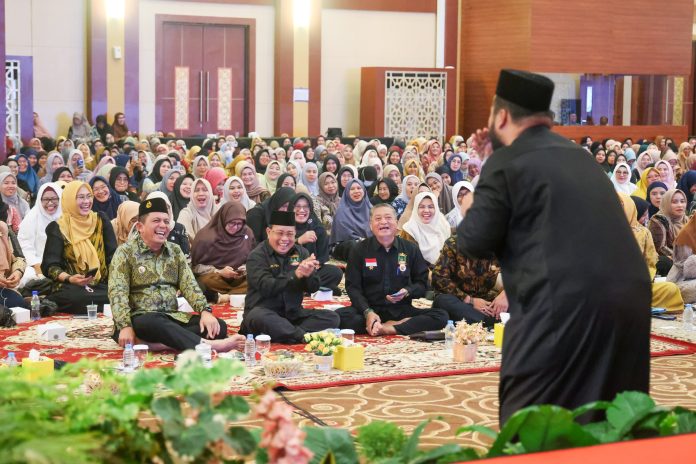 Pegawai Muslim di lingkungan Pemerintah Provinsi Kepulauan Riau (Kepri) memadati Aula Wan Seri Beni, Dompak untuk mengikuti Peringatan Isra Mikraj Nabi Muhammad SAW Tahun 2025 M / 1446 H tingkat Provinsi Kepri, Kamis (30/1). F, diskominfo Kepri