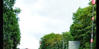 PN Tanjungpinang Ajak Masyarakat Berperan Aktif Lawan Korupsi Lewat Pembagian Brosur di Simpang Bintan Centre Housni Mubaraq salah seorang keluarga besar PN Tanjungpinang, ikut membagikan brosur f, (kiriman untuk BI)