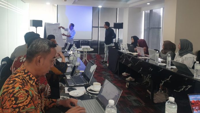 Kementerian Agama (Kemenag), Kementerian Keuangan (Kemenkeu), dan Ikatan Akuntan Publik Indonesia (IAPI) menyusun regulasi penggunaan jasa akuntan publik bagi Lembaga Pengelola Zakat (LPZ), termasuk Badan Amil Zakat Nasional (BAZNAS) dan Lembaga Amil Zakat (LAZ). F, kemenag