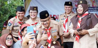 Jefridin Buka Geladian Pimpinan Regu dan Pimpinan Sangga di Bukit Senimba Batam Ketua Kwartir Cabang (Kwarcab) Gerakan Pramuka Kota Batam sekaligus Sekretaris Daerah Kota Batam, Jefridin membuka secara resmi kegiatan Geladian Pimpinan Regu dan Pimpinan Sangga di Bukit Senimba Kota Batam, Jumat (31/01/2025) f,Pemko Batam