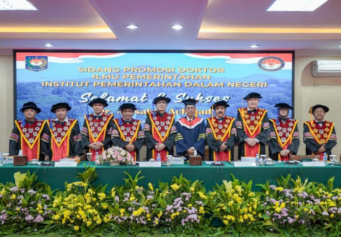 Wali Kota Batam terpilih, Amsakar Achmad, berhasil meraih gelar doktor ilmu pemerintahan setelah menyelesaikan ujian sidang terbuka di Institut Pemerintahan Dalam Negeri (IPDN), Jakarta, Jumat (14/2/2025) f,Pemko Batam