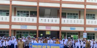 Sat Lantas Polresta Tanjungpinang Sosialisasikan Keselamatan Berlalu Lintas di SMPN 15 Satuan Lalu Lintas (Sat Lantas) Polresta Tanjungpinang melaksanakan kegiatan sosialisasi keselamatan berlalu lintas dalam program Police Go To School di SMPN 15 Tanjungpinang, Senin (3/2/2025) f,Polresta Tanjungpinang