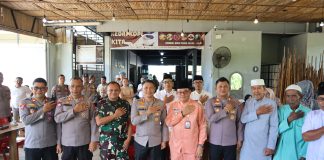 Kapolresta Tanjungpinang Gelar Jumat Curhat, Warga Antusias Diskusi Kamtibmas Polresta Tanjungpinang melaksanakan kegiatan Jumat Curhat bersama Kapolresta Tanjungpinang di wilayah hukum Polsek Tanjungpinang Timur. Acara ini digelar di Kedai Kopi KITA, Kelurahan Air Raja, Kecamatan Tanjungpinang Timur, pada Jumat (31/1/2025). f,Polresta Tanjungpinang