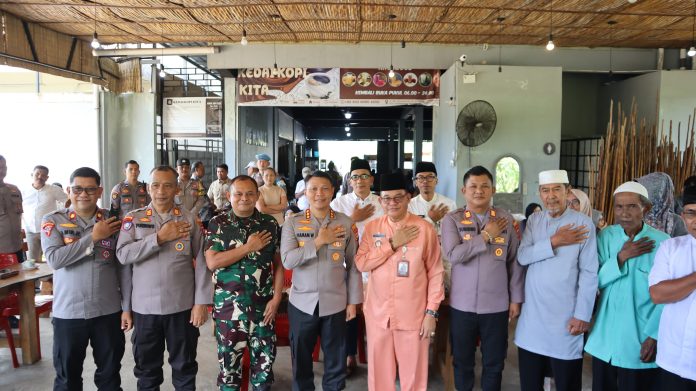 Polresta Tanjungpinang melaksanakan kegiatan Jumat Curhat bersama Kapolresta Tanjungpinang di wilayah hukum Polsek Tanjungpinang Timur. Acara ini digelar di Kedai Kopi KITA, Kelurahan Air Raja, Kecamatan Tanjungpinang Timur, pada Jumat (31/1/2025). f,Polresta Tanjungpinang
