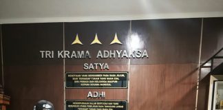 Satgas Intelijen Kejagung Tangkap Buronan Korupsi Pengadaan Alat Pencegahan Covid-19 Buronan berinisial LY (47) ditangkap Tim Satgas Intelijen Reformasi dan Inovasi (SIRI) Kejaksaan Agung di Pondok Rajeg, Cibinong Raya, Selasa (4/2). F, Kejagung