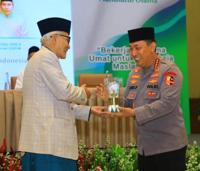 Kapolri Jenderal Pol. Listyo Sigit Prabowo menegaskan bahwa rekrutmen anggota Polri melalui jalur santri masih menjadi salah satu program prioritas. F, Humas Polri
