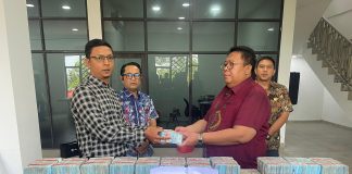 Kejati Kepri Terima Pengembalian Kerugian Negara Rp3,75 Miliar dari Tersangka Korupsi PNBP Jasa Penundaan Kapal Tim Penyidik Tindak Pidana Khusus Kejaksaan Tinggi Kepulauan Riau (Kejati Kepri) menerima pengembalian sebagian kerugian keuangan negara sebesar Rp3,75 miliar dari tersangka SY, Direktur PT Pelayaran Kurnia Samudra, Jumat (7/2/2025). F, Kejati Kepri