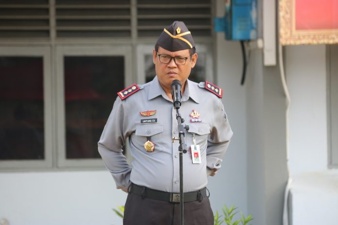 Kepala Lembaga Pemasyarakatan (Kalapas) Kelas IIA Tanjungpinang, Untung Cahyo Sidharto, pimpin Apel Perdana yang berlangsung di halaman depan Lapas Kelas IIA Tanjungpinang pada Senin (10/2/2025) pagi. F, Lapas