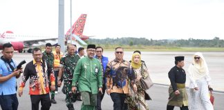 Wakil Gubernur Kepri Nyanyang Haris Pratamura Kembali ke Tanjungpinang Usai Dilantik Presiden Prabowo Wakil Gubernur Kepulauan Riau (Kepri), Nyanyang Haris Pratamura, tiba di Bandara Raja Haji Fisabilillah (RHF), Tanjungpinang, Jumat (21/2) f, diskominfo Kepri