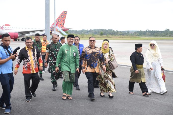 Wakil Gubernur Kepulauan Riau (Kepri), Nyanyang Haris Pratamura, tiba di Bandara Raja Haji Fisabilillah (RHF), Tanjungpinang, Jumat (21/2) f, diskominfo Kepri