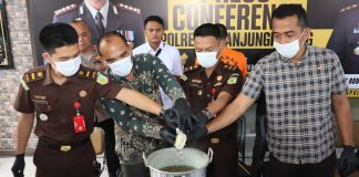 Sat Resnarkoba Polresta Tanjungpinang Musnahkan 168 Gram Sabu, Buru DPO Jaringan Narkoba Satuan Reserse Narkoba (Sat Resnarkoba) Polresta Tanjungpinang memusnahkan narkotika jenis sabu seberat 168 gram di Mapolresta Tanjungpinang, Kamis (27/2/2025), f, Polresta Tanjungpinang