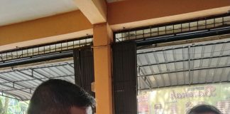 Kopi Kosong vs. Kopi Manis, Mana yang Lebih Digemari? Dua warga Tanjungpinang sedang menikmati kopi di salah satu kedai kopi di Bintan Center, Kamis (6/2/2025) f, BI