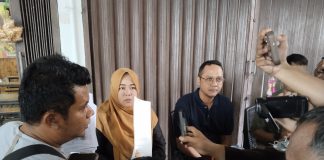 LBH Peradi Laporkan Dugaan Kecurangan Seleksi P3K Guru di Tanjungpinang Tim Kuasa Hukum LBH Peradi DPC Tanjungpinang bersama guru honorer Maria Mu saat memberikan keterangan kepada media di Komple Bincen, Tanjungpinang, Jumat (7/2/2025) f, BI