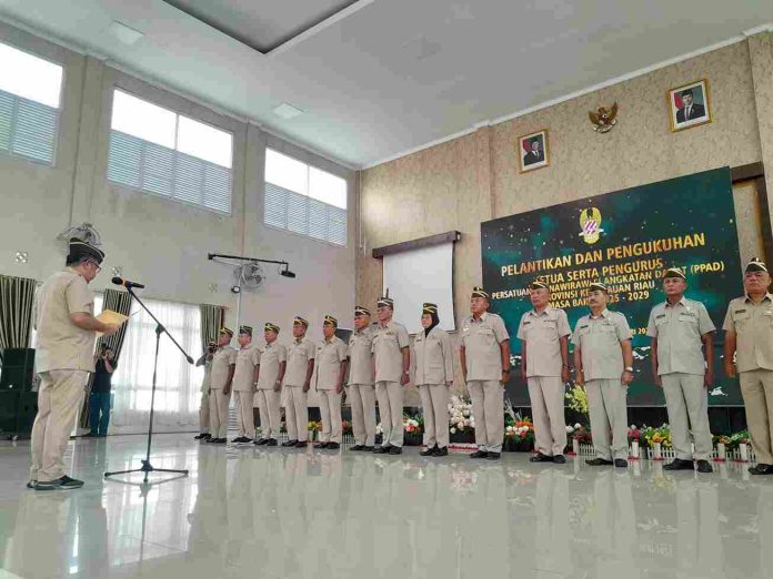 Pemerintah Kota (Pemko) Tanjungpinang menghadiri acara Pengukuhan Ketua Persatuan Purnawirawan Angkatan Darat (PPAD) Provinsi Kepulauan Riau Masa Bakti 2023-2028 yang digelar di Gedung Serbaguna Makorem 033/WP Tanjungpinang, Jumat (31/01/2025). f,Pemko Tanjungpinang