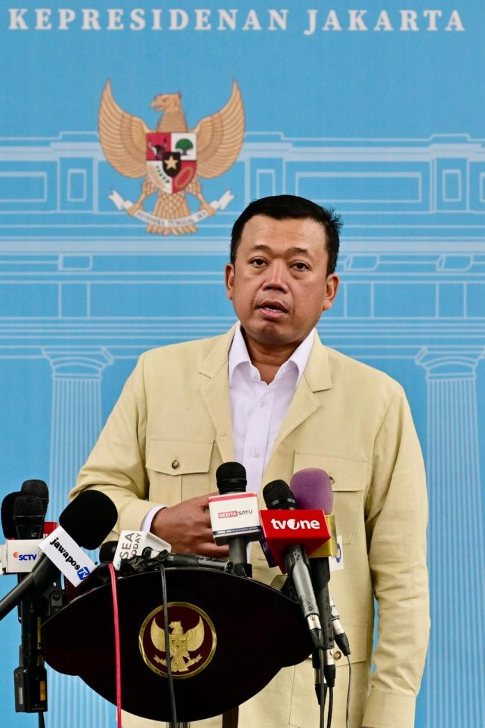 Menteri Agraria dan Tata Ruang/Kepala Badan Pertanahan Nasional (ATR/BPN) Nusron Wahid, memberikan keterangan pers kepada awak media usai diterima Presiden Prabowo Subianto di Istana Merdeka, Jakarta, pada Senin (17/02//2025). (Foto: BPMI Setpres)