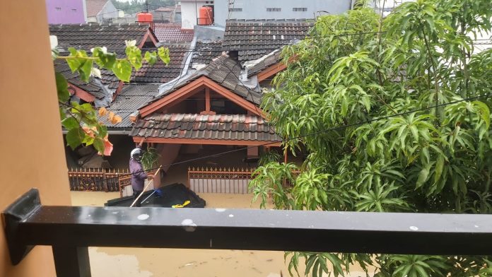 Banjir besar yang melanda Kota Bekasi sejak 3 Maret 2025 akibat hujan deras dan meluapnya Sungai Kali Bekasi telah memberikan dampak luas bagi masyarakat, f,Roma