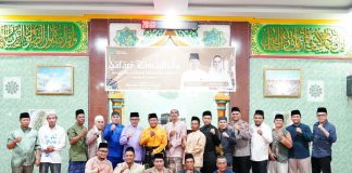 Pemerintah Kota Batam Siap Berikan Insentif untuk Lansia, Lurah Diminta Segera Mendata Sekretaris Daerah Kota Batam, Jefridin, mewakili Wali Kota Batam, Amsakar Ahmad, dalam kegiatan Safari Ramadhan Tingkat Kota Batam di Masjid Nurul Falah Pulau Temoyong, Kelurahan Temoyong, Kecamatan Bulang, Selasa (18/03/2025). F,Iwan Pemko Batam