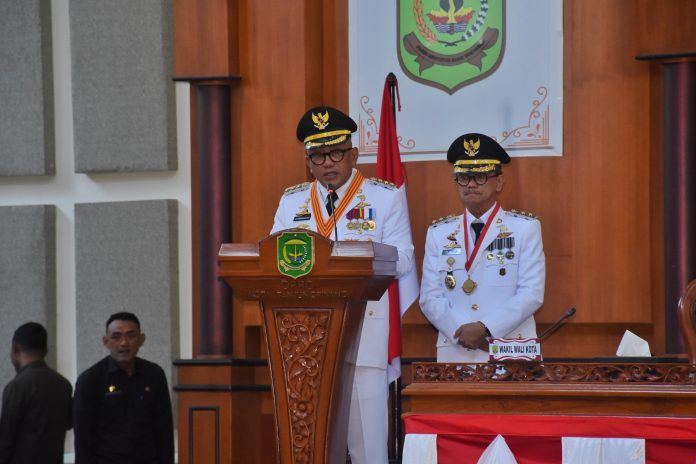 Penyampaian Pidato Sambutan Wali Kota Tanjungpinang terkait Visi dan Misi Wali Kota dan Wakil Wali Kota Tanjungpinang masa jabatan 2025-2030. Rapat ini berlangsung di Ruang Rapat Paripurna DPRD Kota Tanjungpinang, Senin (03/03/2025). f,Diskominfo Tanjungpinang