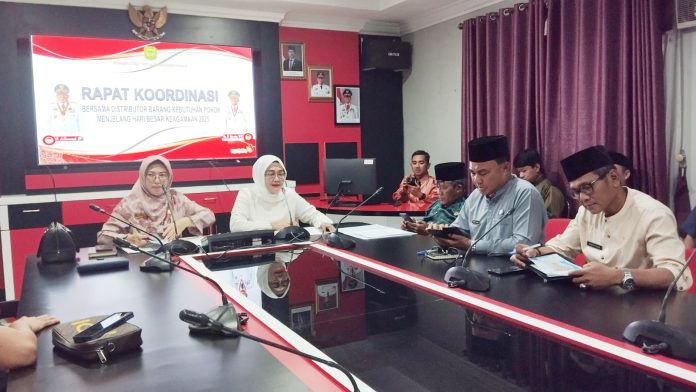 rapat koordinasi Pemkot Tanjungpinang dengan distributor bahan pokok, agen LPG, dan SPBU di Kantor Bapelitbang, Senin (24/3). f,diskominfo Tanjungpinang