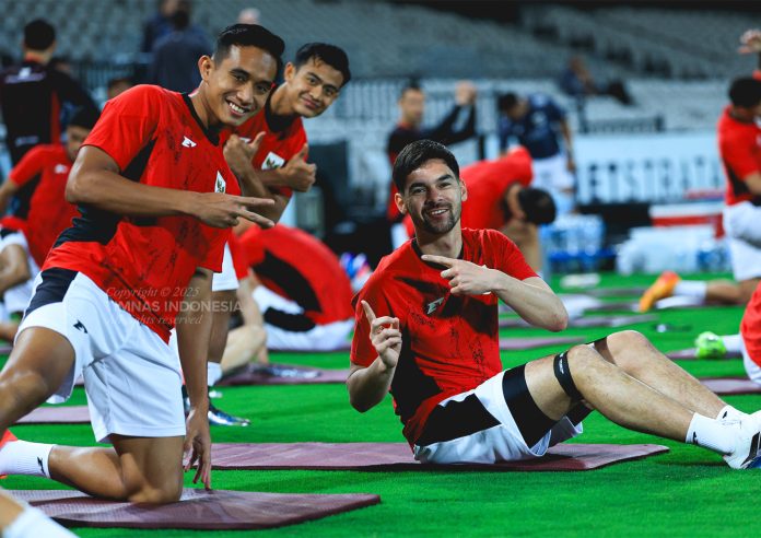 Skuad Garuda menggelar latihan perdana di Stadion Netstrata Jubilee, Sydney pada Selasa, (18/3). F, pssi