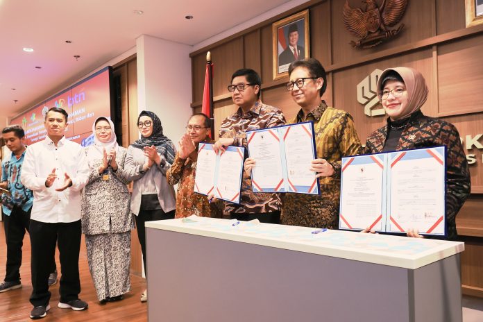  Menteri Kesehatan Budi Gunadi Sadikin mengungkapkan bahwa pemerintah telah menyiapkan program bantuan rumah bersubsidi bagi tenaga kesehatan, termasuk perawat, bidan, dan tenaga kesehatan masyarakat. f,kemkes