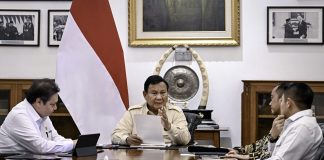 Presiden Prabowo Panggil Menko Perekonomian, Airlangga. Berikut Penuturannya Presiden Prabowo Subianto memanggil Menteri Koordinator Bidang Perekonomian, Airlangga Hartarto, ke Istana Merdeka, Jakarta, pada Selasa, 18 Maret 2025. (Foto: BPMI Setpres)