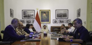 Presiden Prabowo Instruksikan Penyederhanaan Struktur Komisaris BUMN Perbankan Presiden Prabowo Subianto menggelar rapat terbatas bersama sejumlah Menteri Kabinet Merah Putih di Istana Merdeka, Jakarta, pada Rabu, 26 Maret 2025. (Foto: BPMI Setpres)